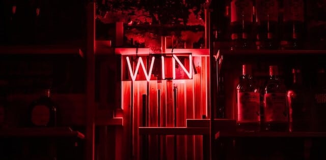 Red and white neon light signum